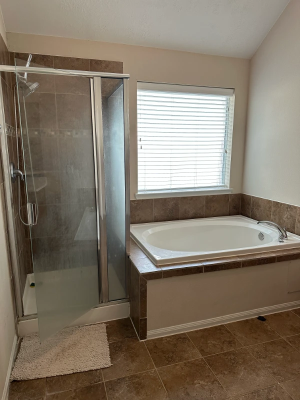 bathroom-before remodeling